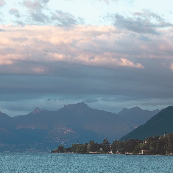 2. À Amphion-les-Bains, la vue fascinante du restaurant Le Radeau d'Alexis