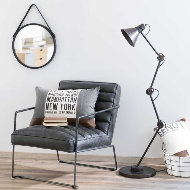 Fauteuil en cuir noir Pearl,  L 63 x P 77 x H 75 cm, 699,90 euros, Maisons du Monde.