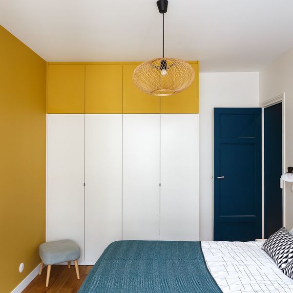 Une couleur audacieuse créée une chambre de caractère