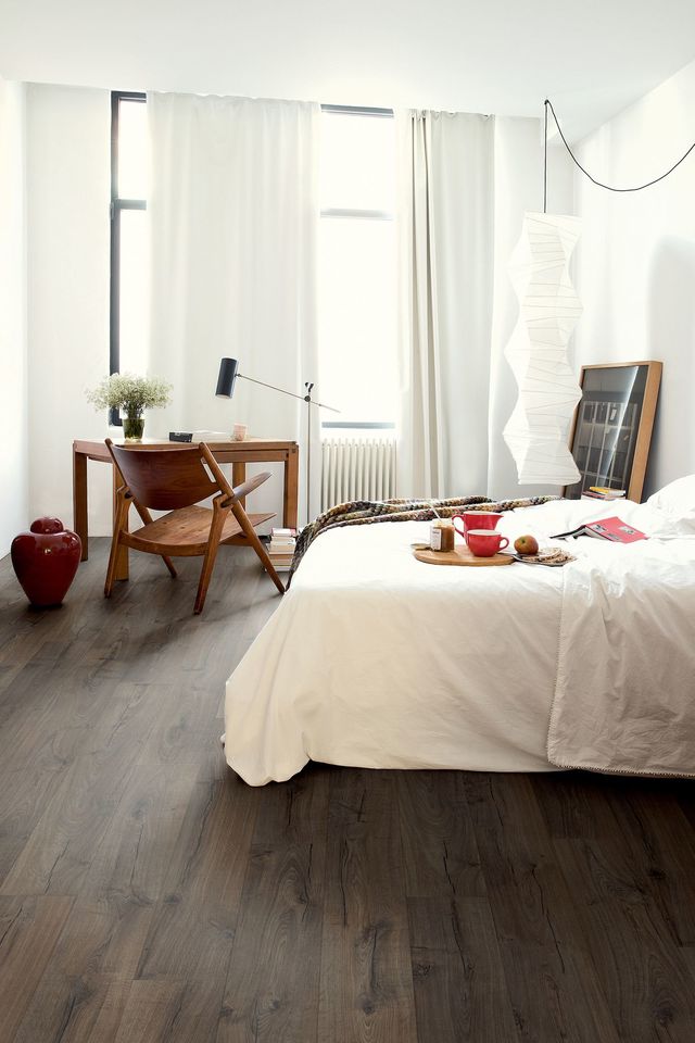 Faire le plein d'idées pour une chambre cosy Plus d'info : sol stratifié Impressive, coloris Chêne classique brun, Longueur: 138 cm - Largeur: 19 cm - Épaisseur: 8 mm, 27,99 euros/m2, Quick-Step.