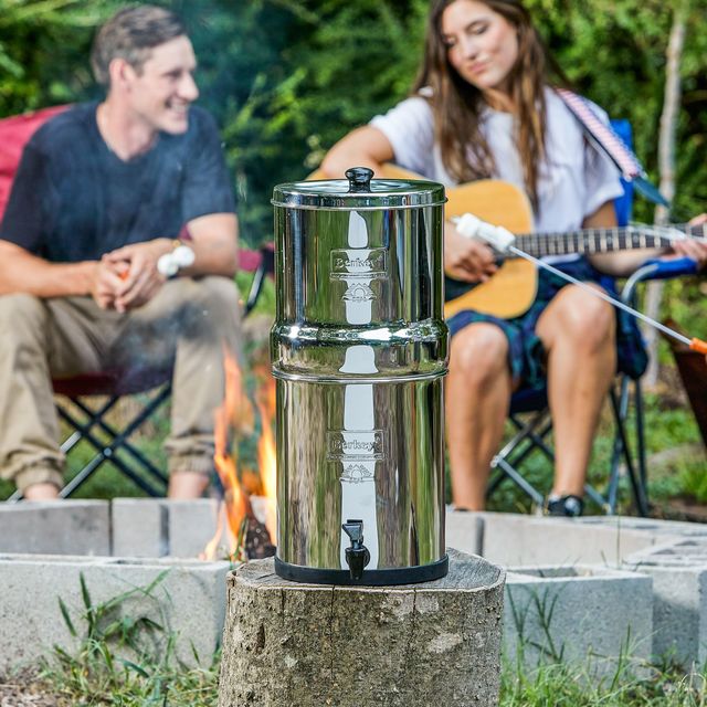 La fontaine à filtre à gravité permet d'obtenir de l'eau potable très qualitative où que vous soyez. Elle est simple à installer, à utiliser et s'avère efficace contre les polluants environnementaux.