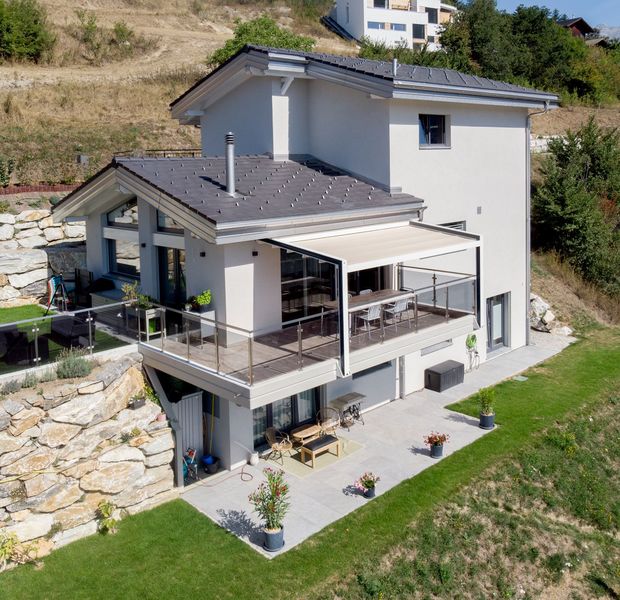 Une pergola toile pour un espace extérieur agréable