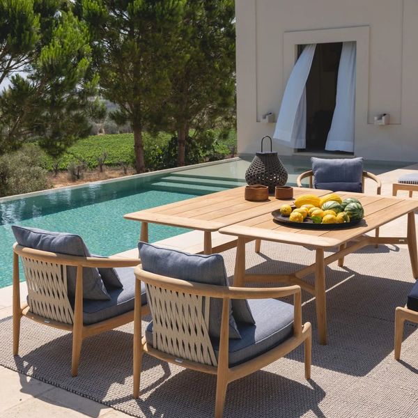 Le bonheur de vivre au bord de l'eau avec un salon de jardin déco !